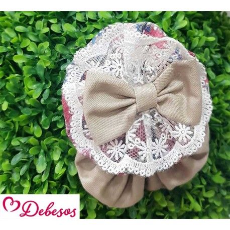 Debesos Winter Girl Pin Flowers Camel